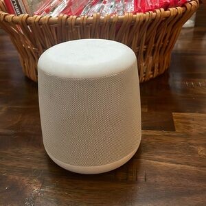 Hub wireless speaker
